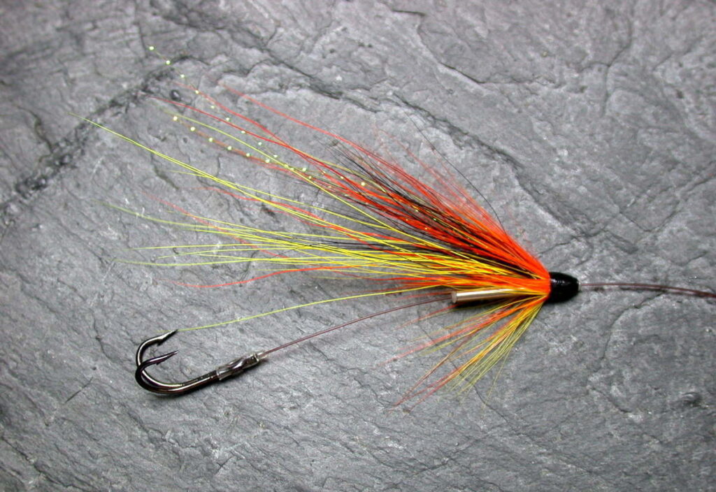 Cascade with free swinging double hook